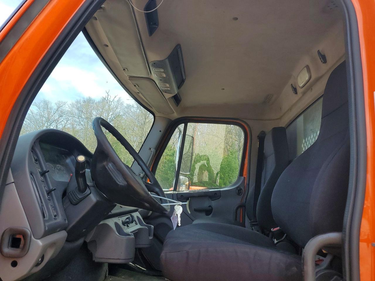 2016 Freightliner Business Class M2 Flatbed Truck