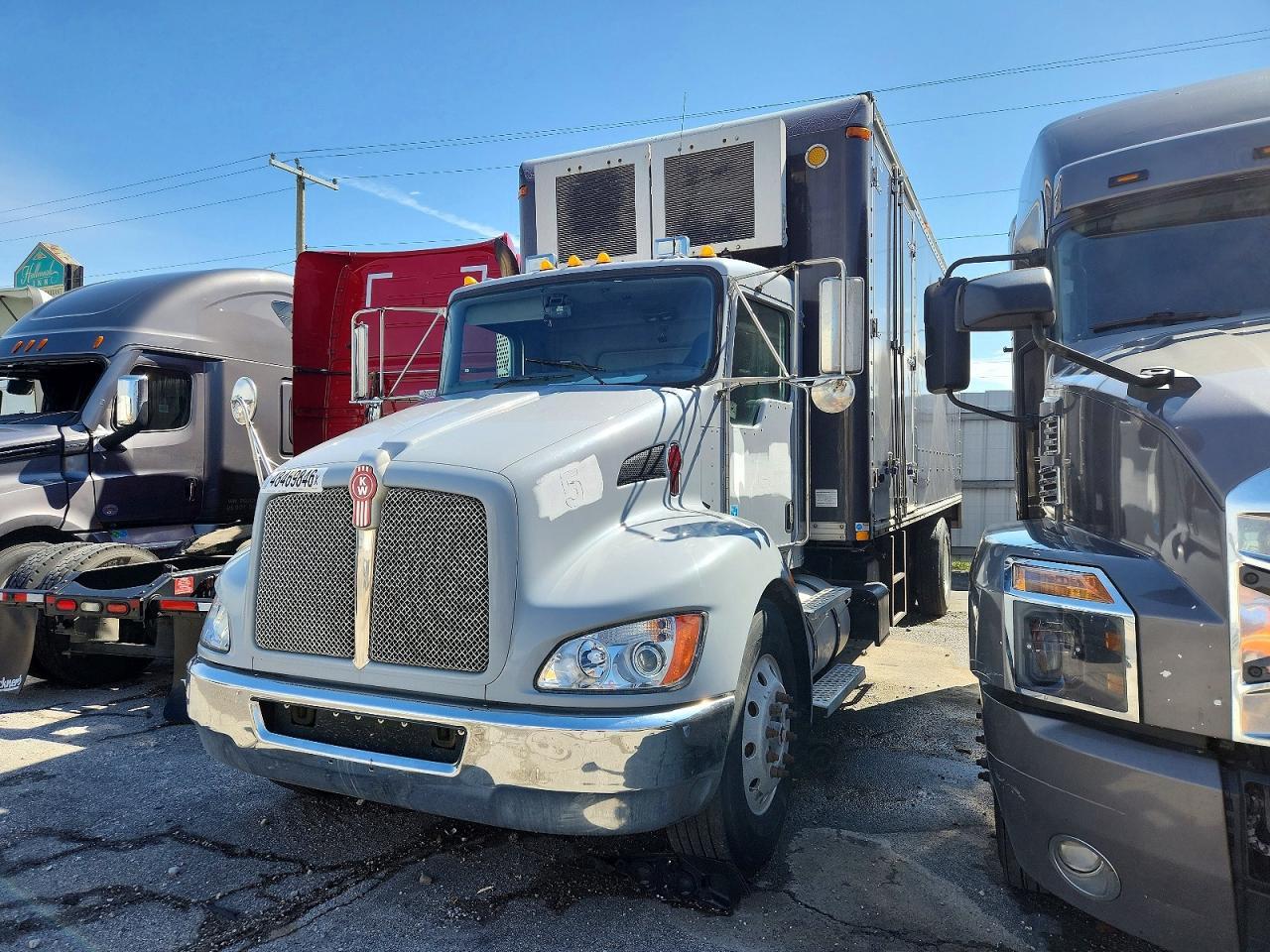 2009 Kenworth T330 BOX Truck