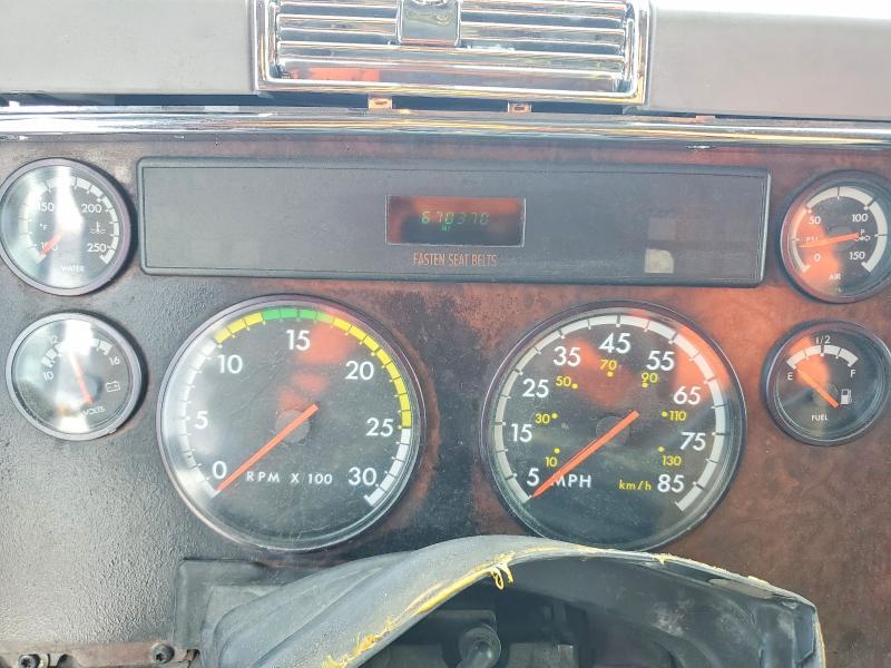 1998 Freigliner 1998 Freightliner FLC120 Semi Truck
