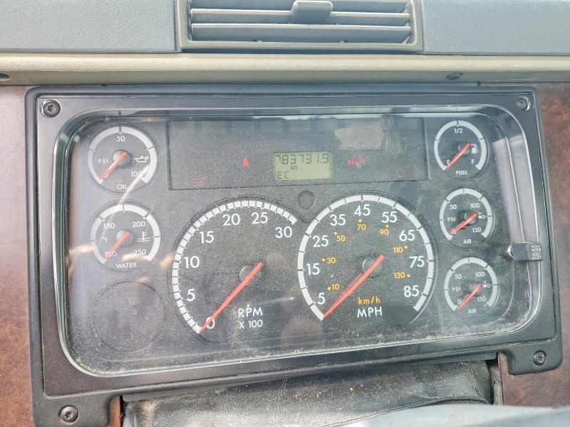 2008 Freigliner 2008 Freightliner Columbia 120 Semi Truck