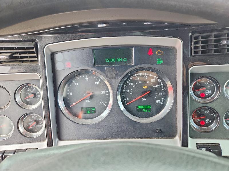 2014 Kenworth T800 Semi Truck