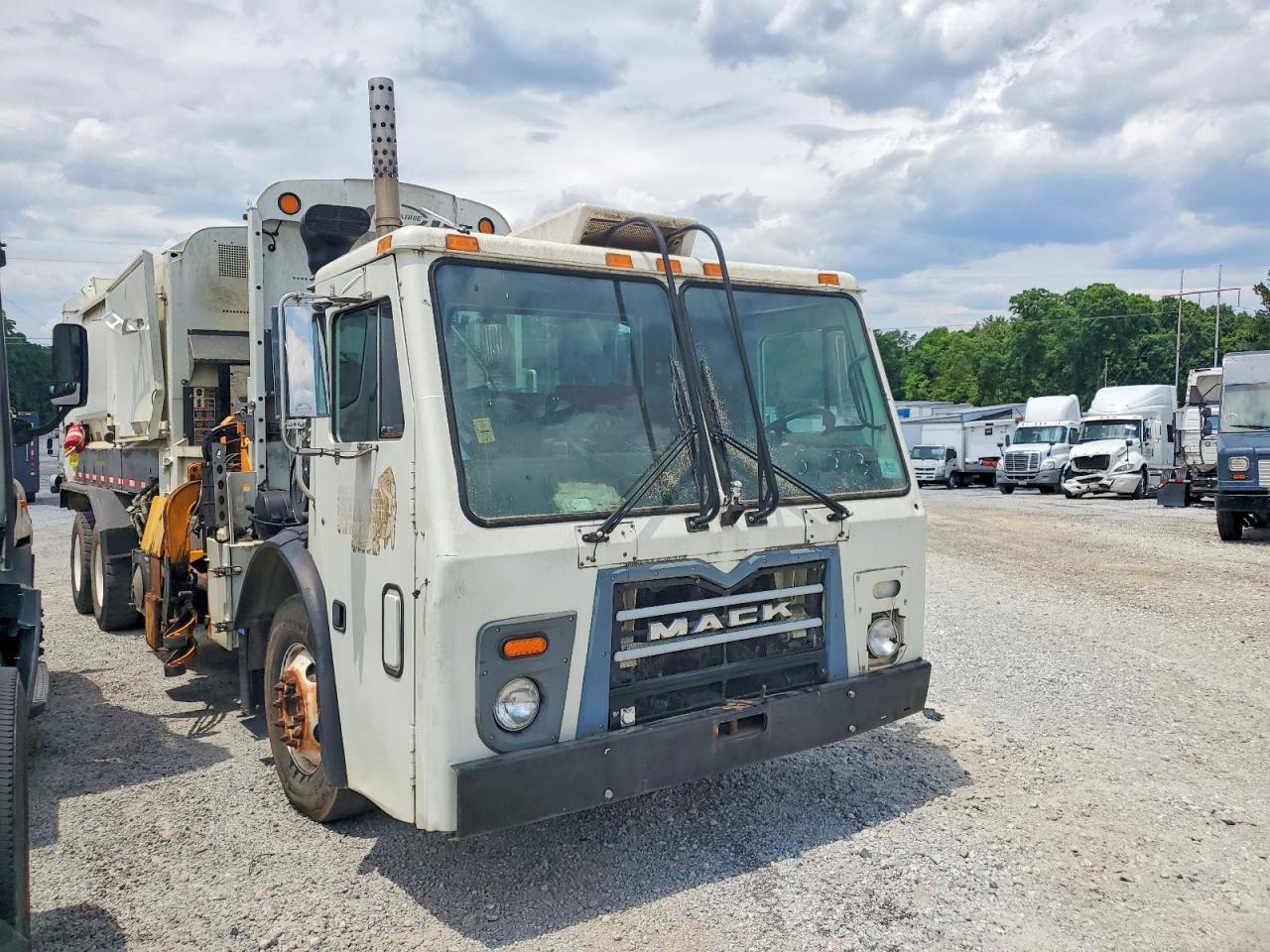 2015 Mack LEU600 Refuse Truck