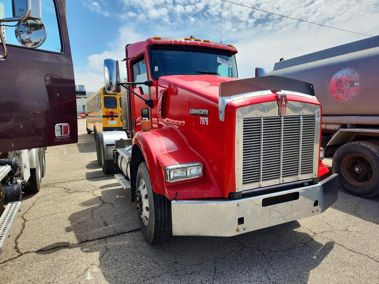 2014 Kenworth Constructi-Semi Truck