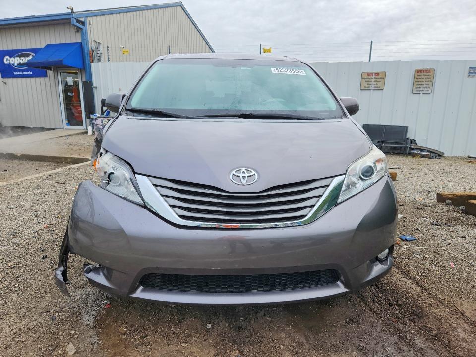 2014 Toyota Sienna xle 8-passenger