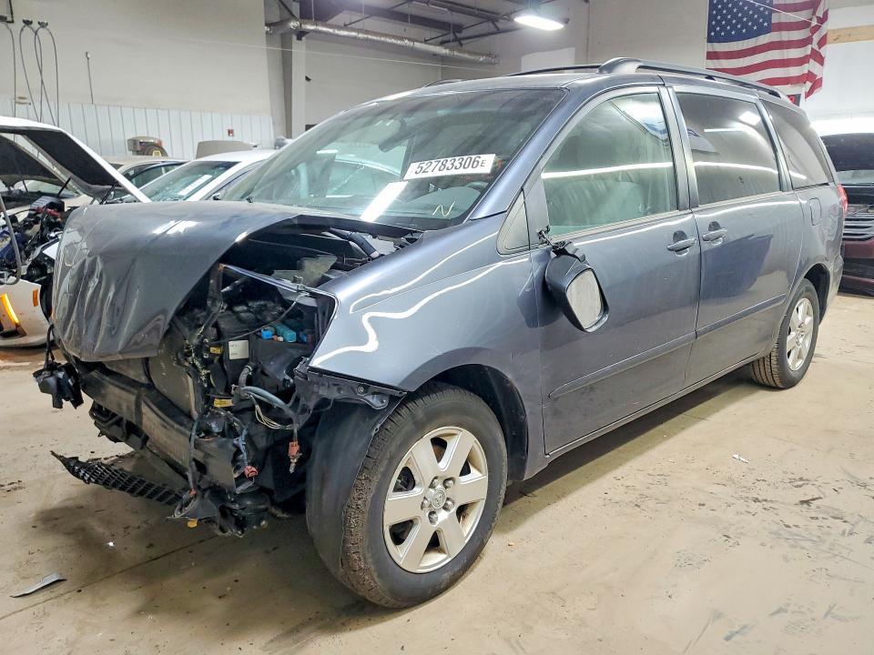 2010 Toyota Sienna le 7-passenger