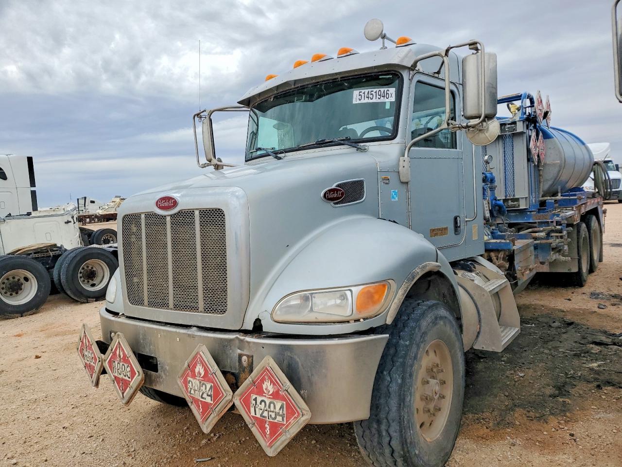 2015 Peterbilt 348