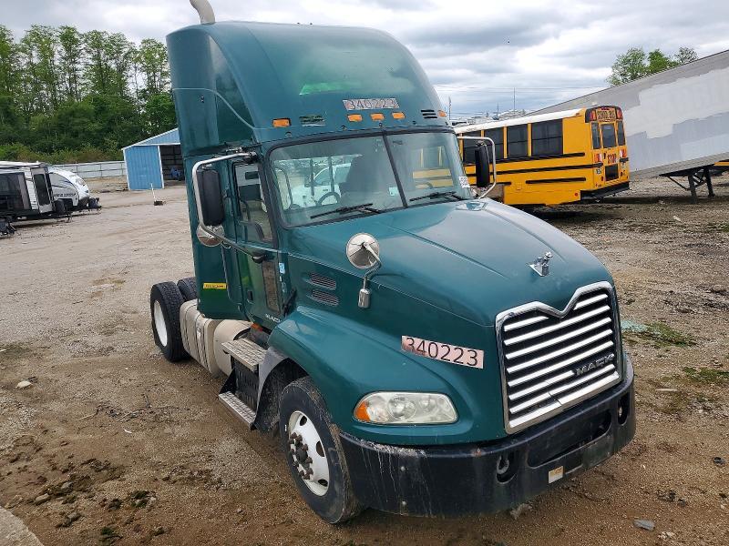 2015 Mack CXU612 Semi Truck