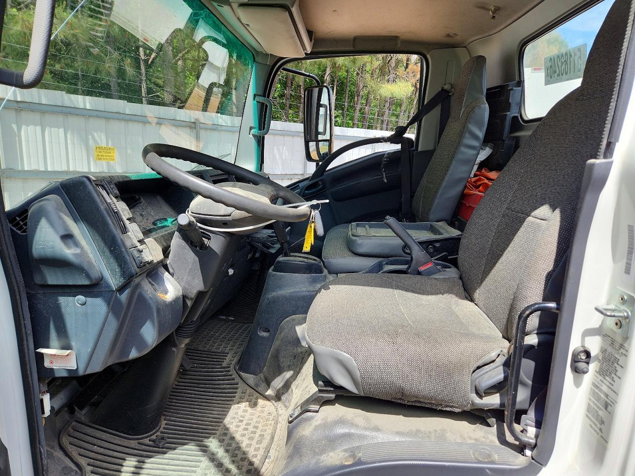 2023 Isuzu NPR HD-BOX Truck