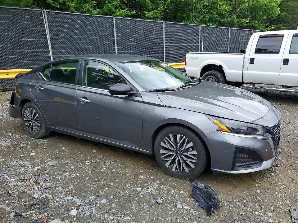 2024 Nissan Altima sv