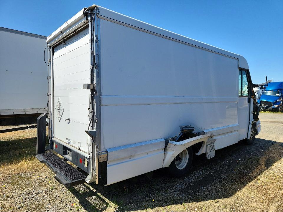 2018 Isuzu Reach Delivery Truck
