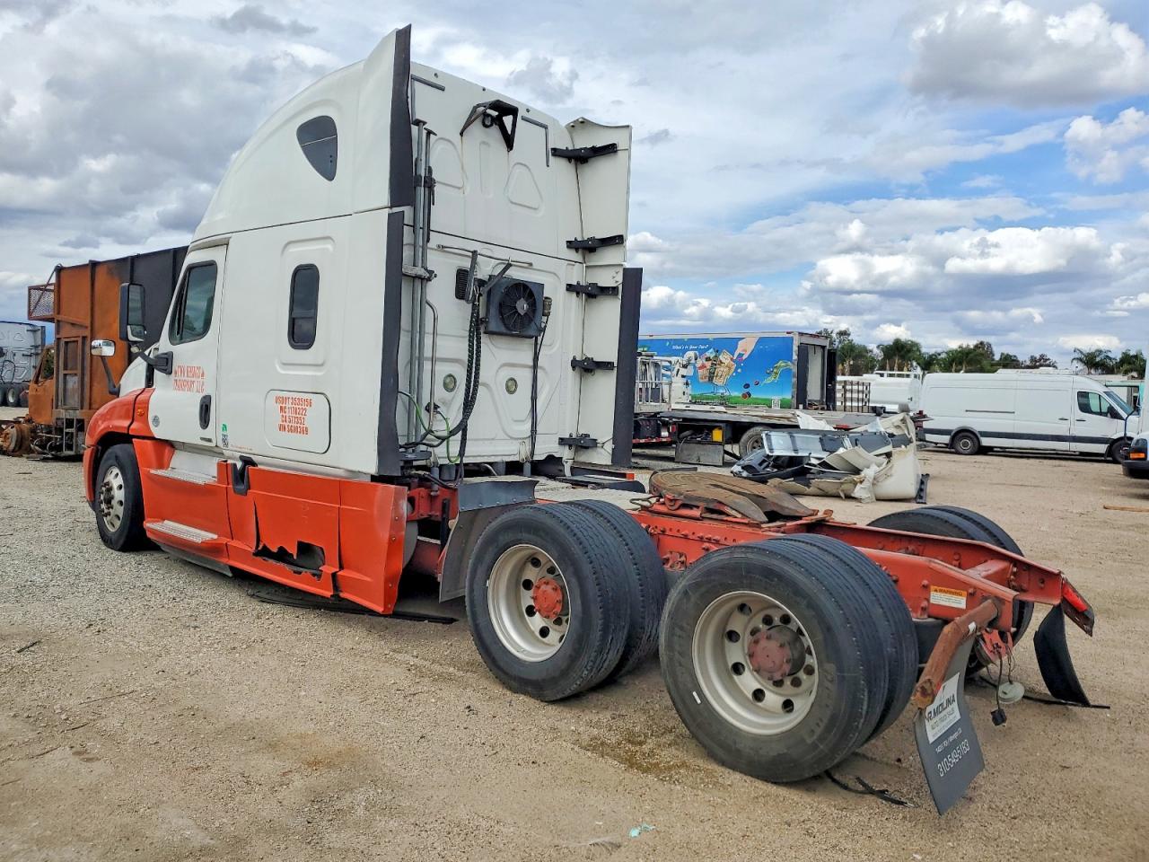 2015 Freigliner 2015 Freightliner Cascadia Semi Truck