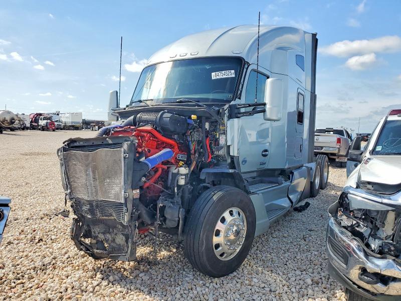 2022 Kenworth T680 Semi Truck