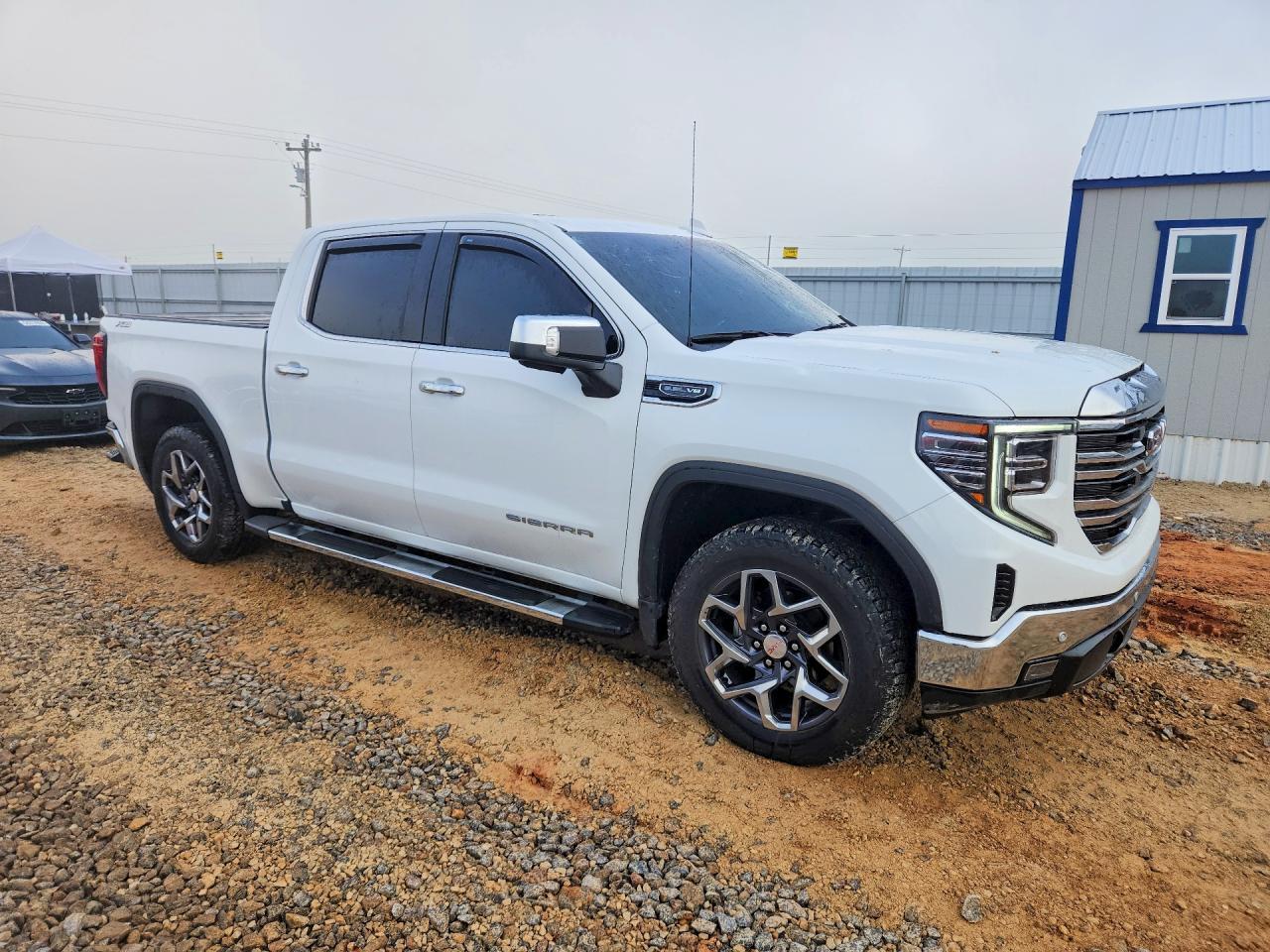 2025 GMC Sierra K1500 SLT