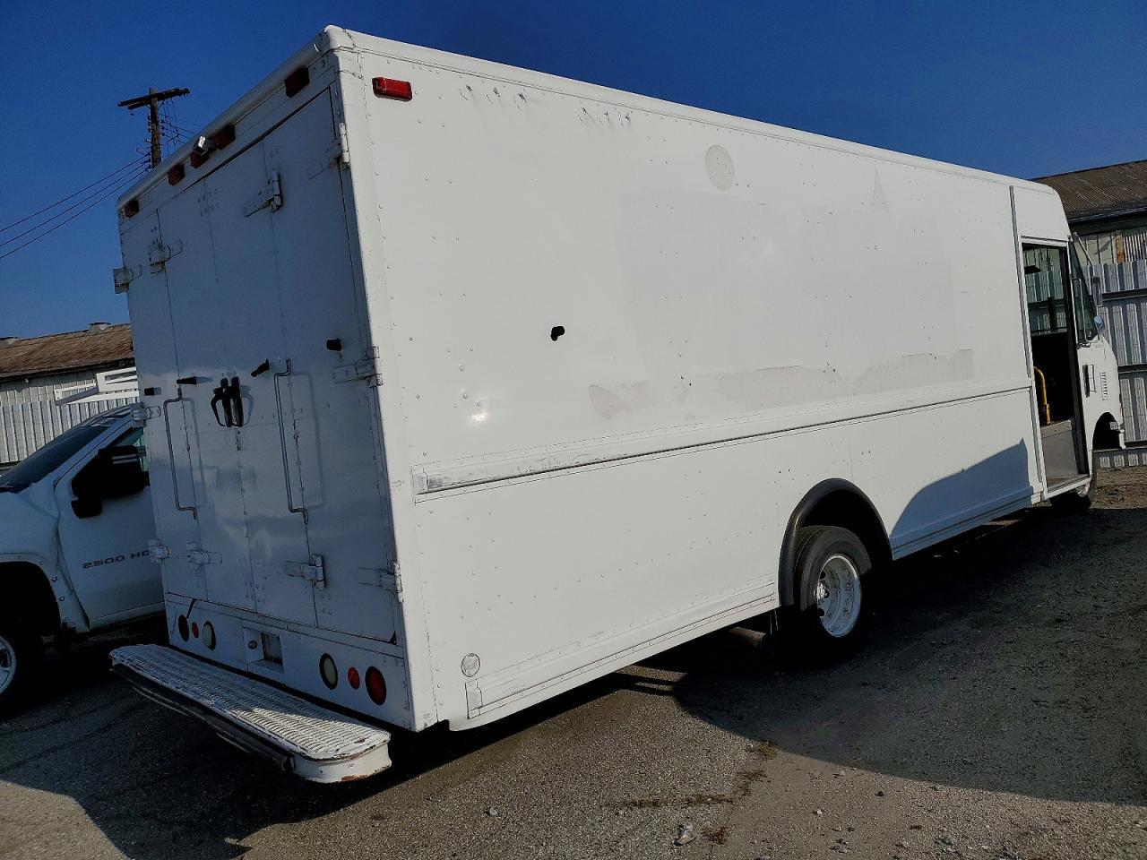 2003 Ford E450 Delivery Truck