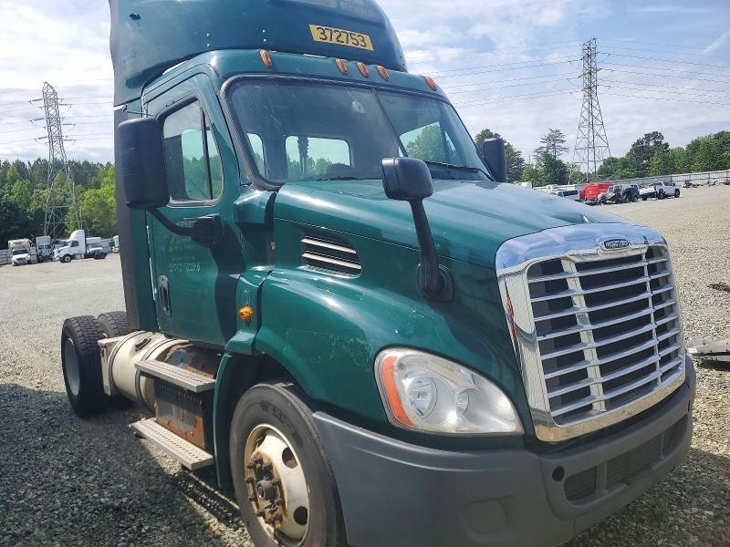 2018 Freightliner Cascadia 113 Semi Truck