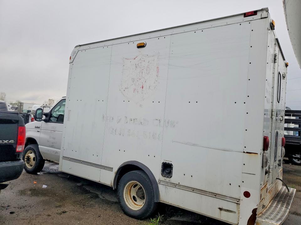 2010 Ford Econoline E350 Super Duty Cutaway Van
