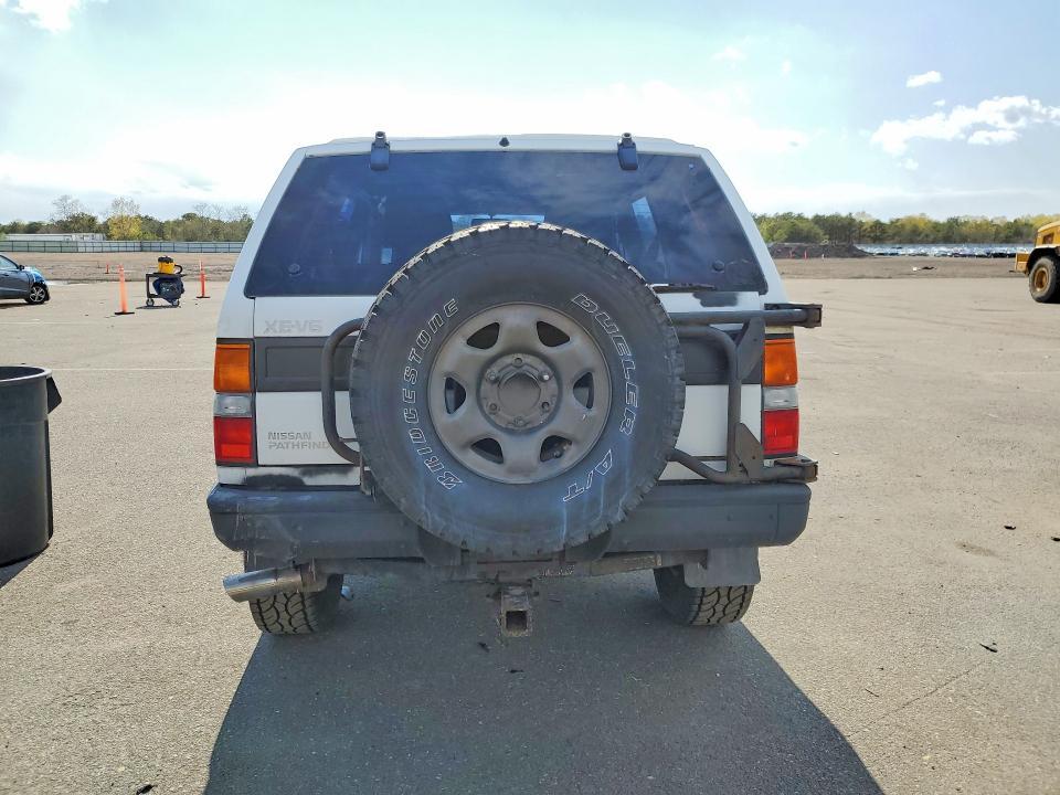 1991 Nissan Pathfinder xe