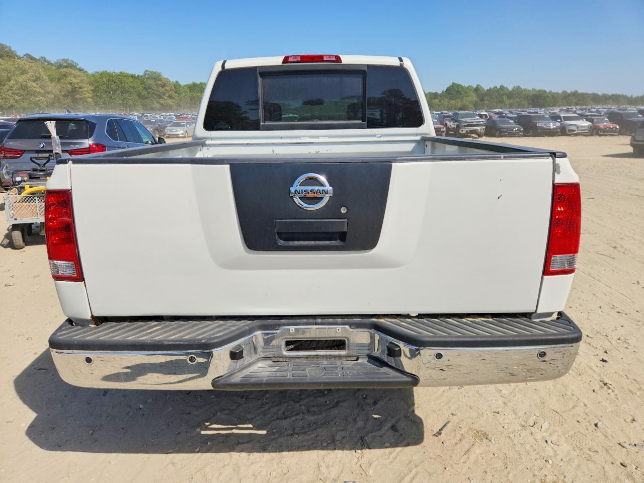 2011 Nissan Titan SV