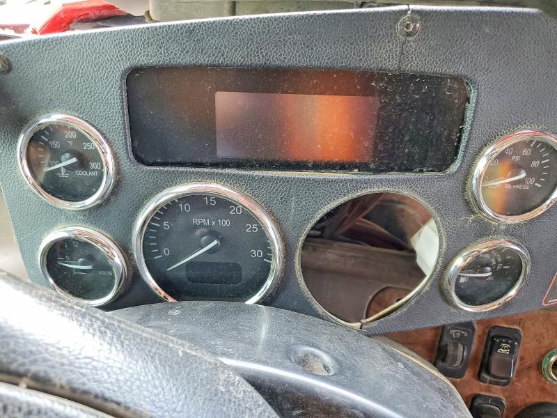 2011 Peterbilt 387 Semi Truck