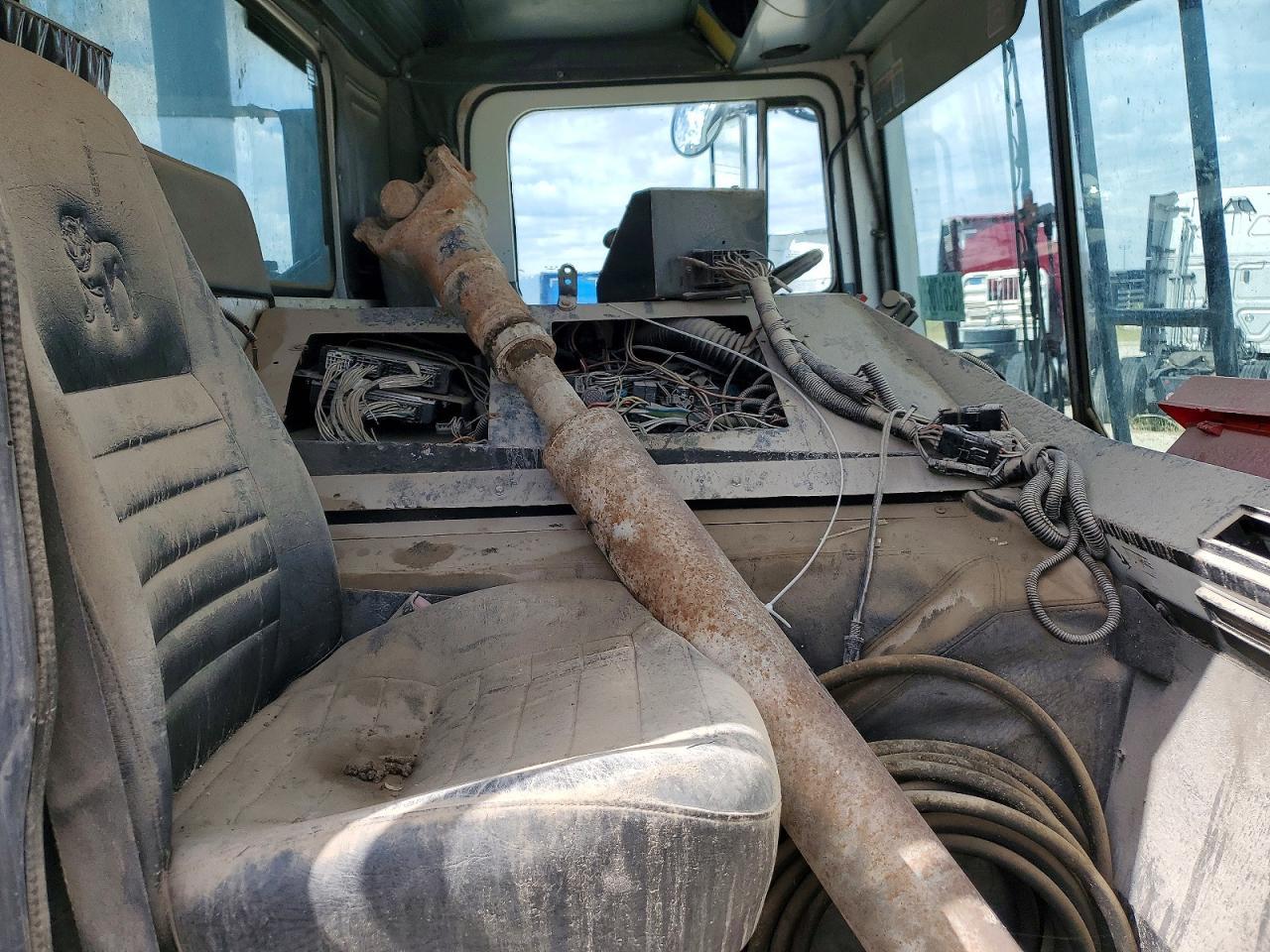 2002 Mack MR688P Refuse Truck