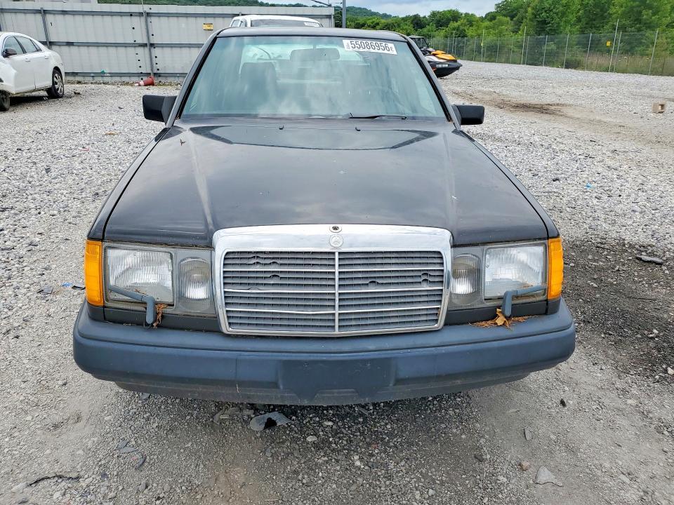 1987 Mercedes-Benz 300 e