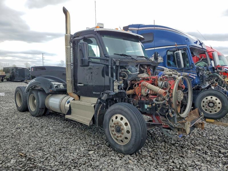 2017 Kenworth Construction T880
