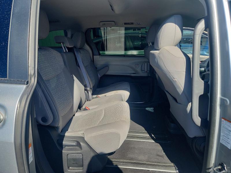 2022 Toyota Sienna le