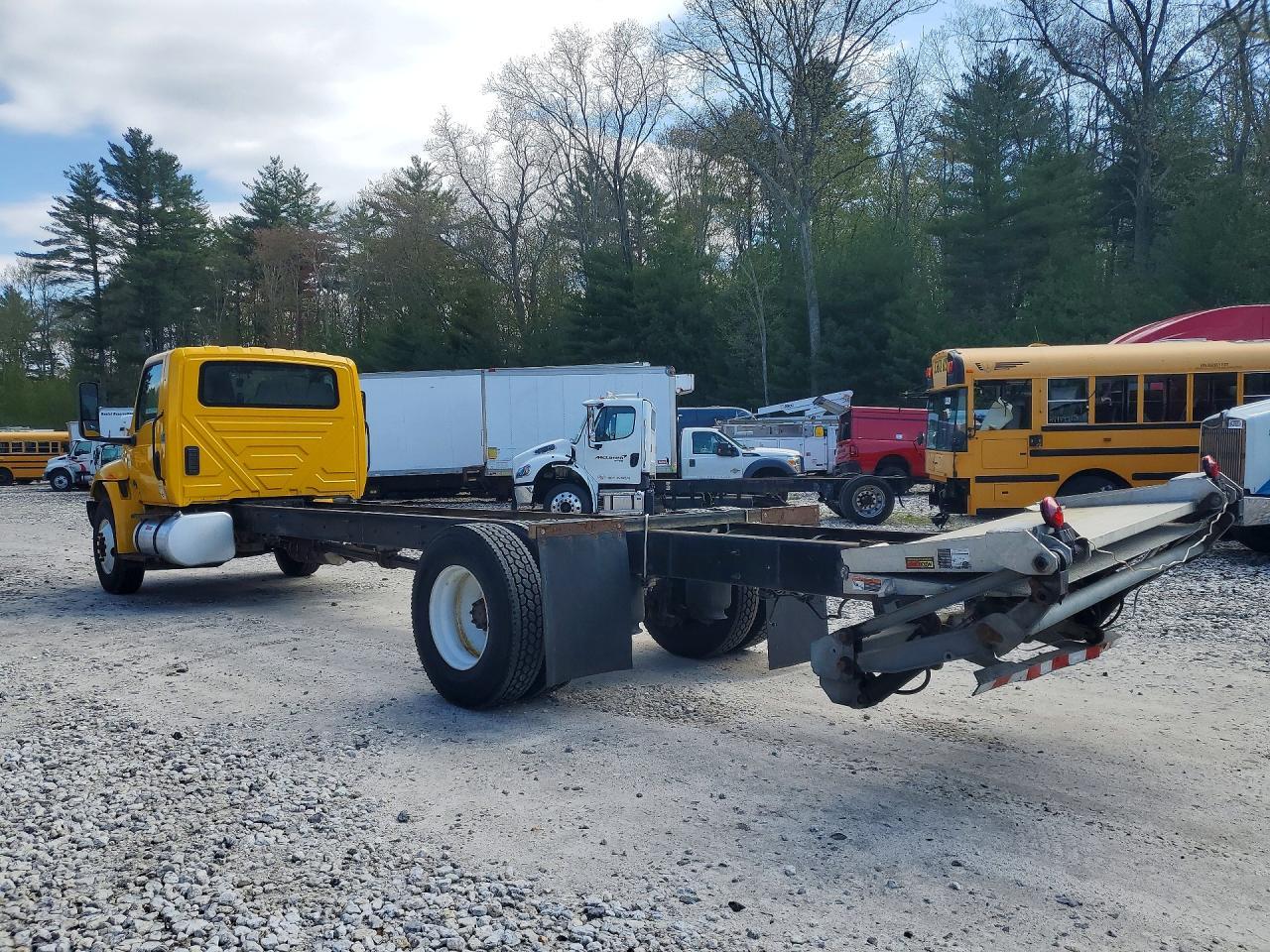 2022 International MV607-BOX Truck