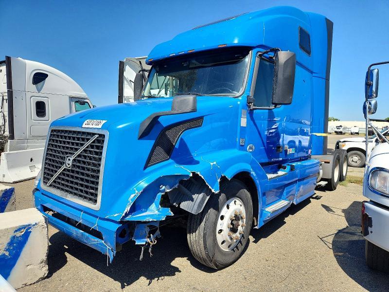2015 Volvo VNL Semi Truck