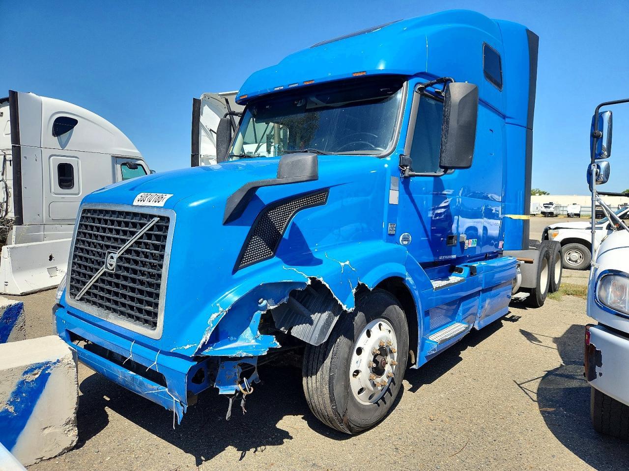 2015 Volvo VNL Semi Truck