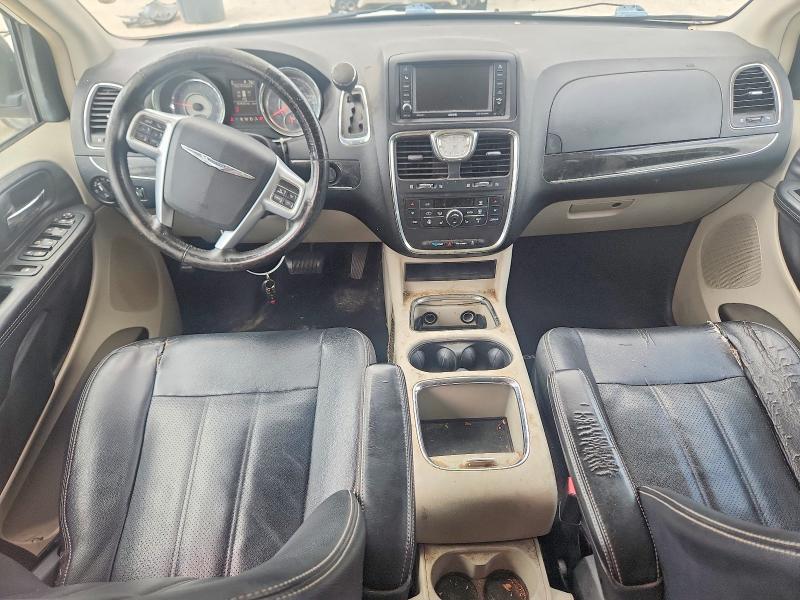 2013 Chrysler Town & Country Touring l