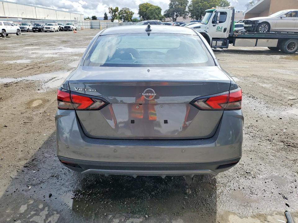 2025 Nissan Versa sv