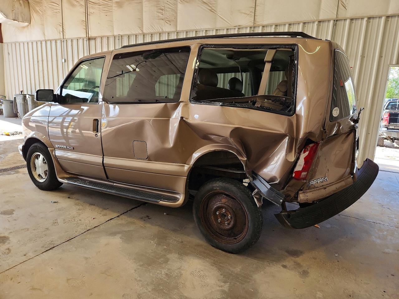 2002 GMC Safari XT