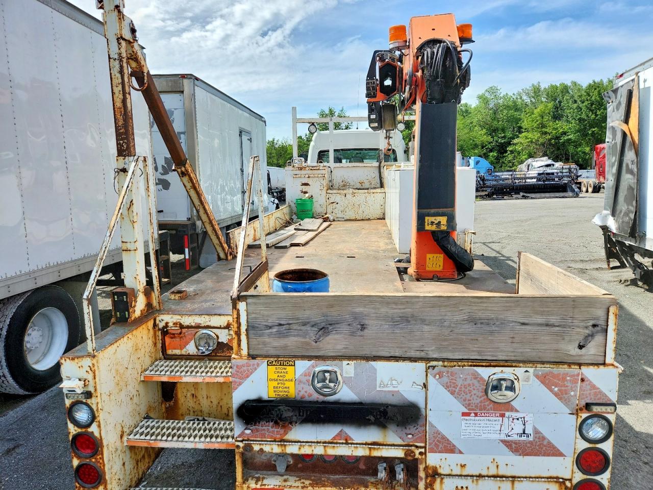 2007 Freightliner Business Class M2 Crane Truck