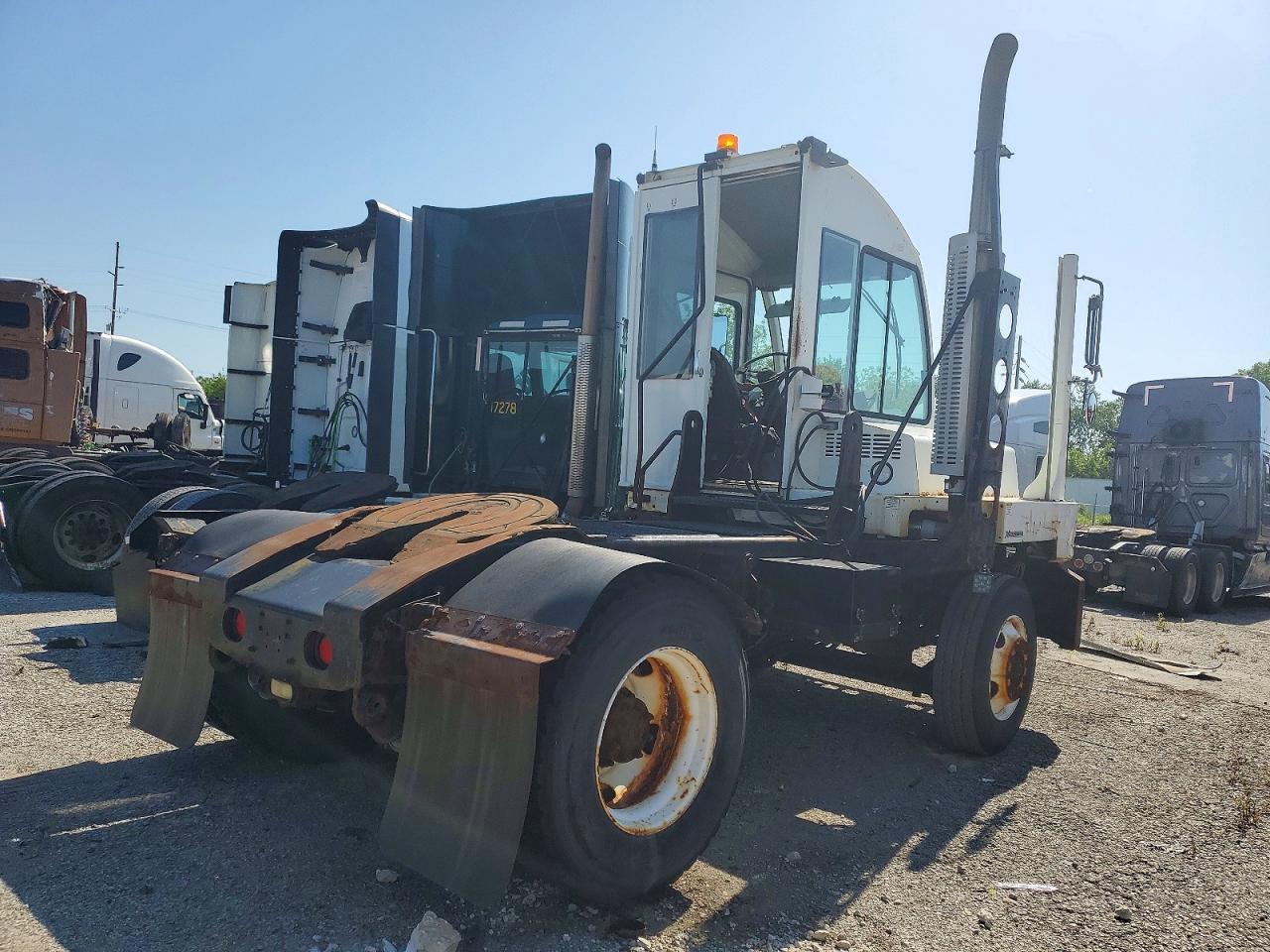2015 Autocar Xpeditor Yard Truck