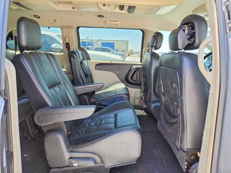 2013 Chrysler Town & Country Touring l