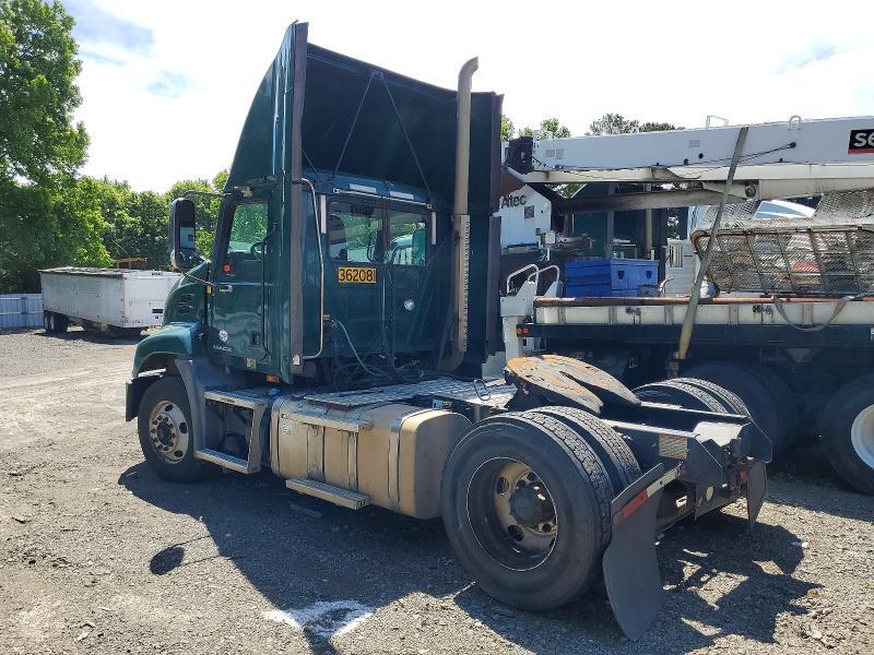 2017 Mack Cxu612 Semi Truck