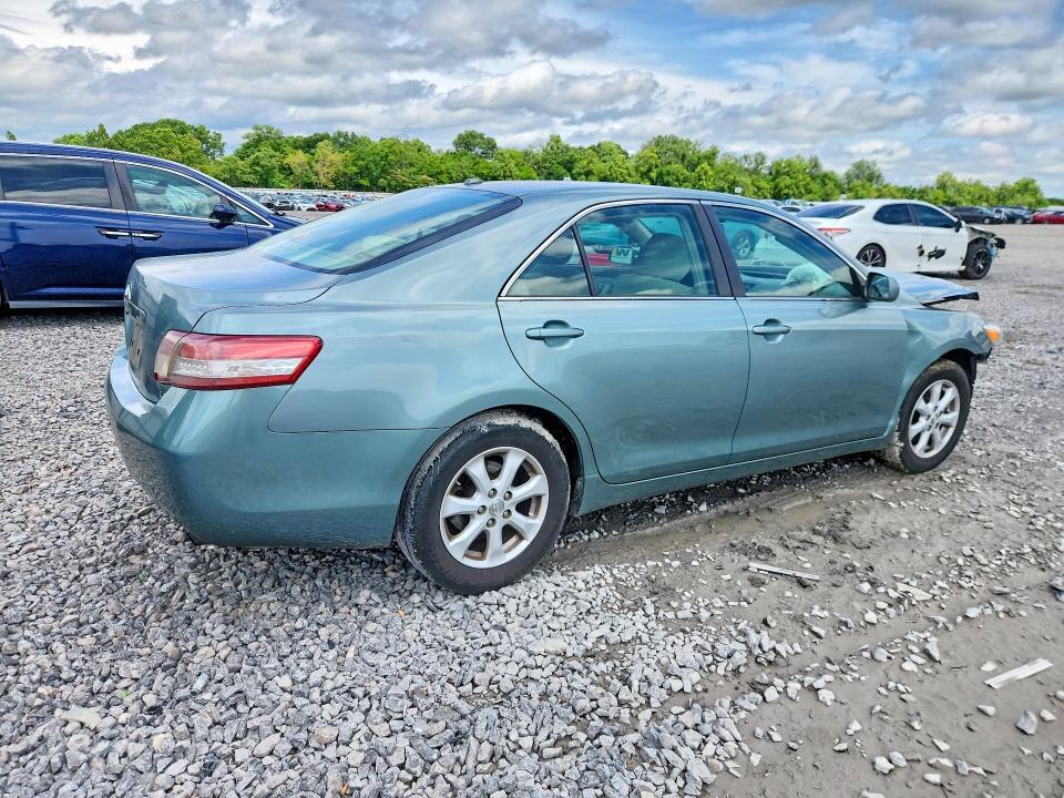 2011 Toyota Camry le