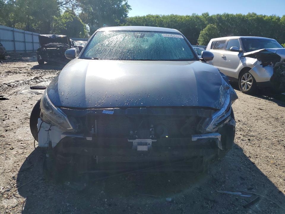2021 Nissan Altima sv