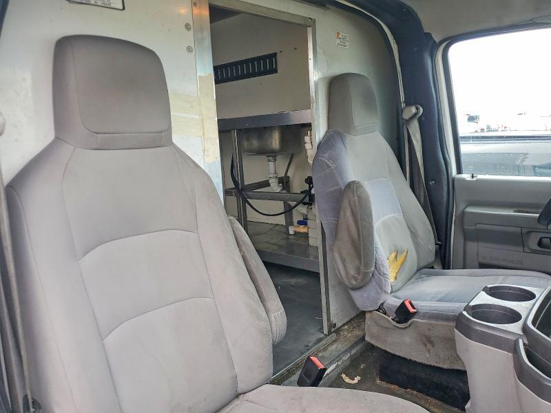 2010 Ford Econoline E350 Super Duty Cutaway Van