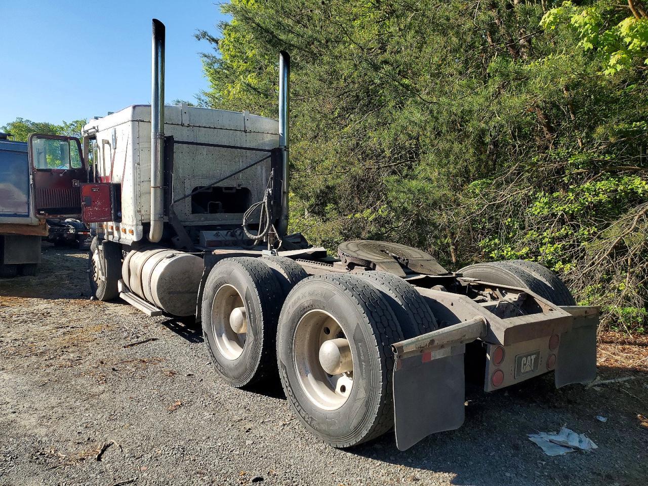 1985 Kenworth COE K100E-Semi Truck