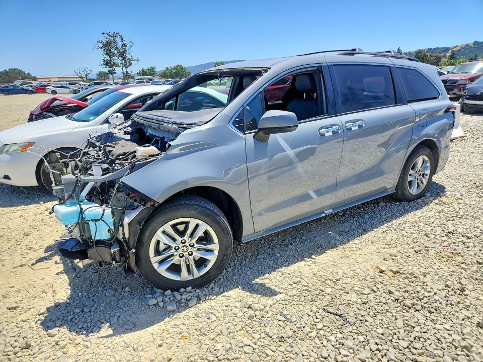 2022 Toyota Sienna xle