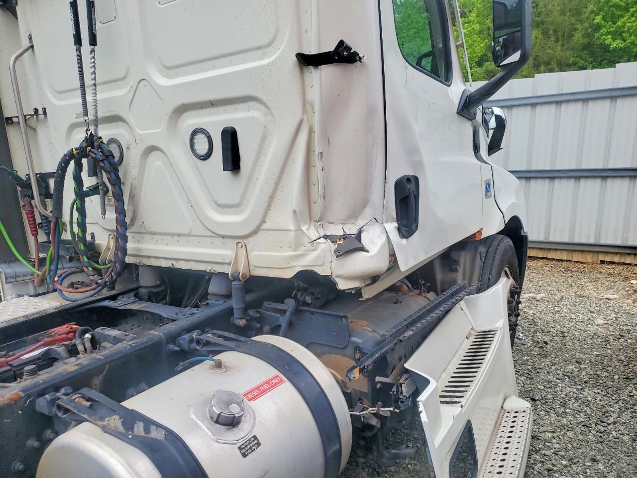 2021 Freigliner 2021 Freightliner Cascadia 126 Semi Truck