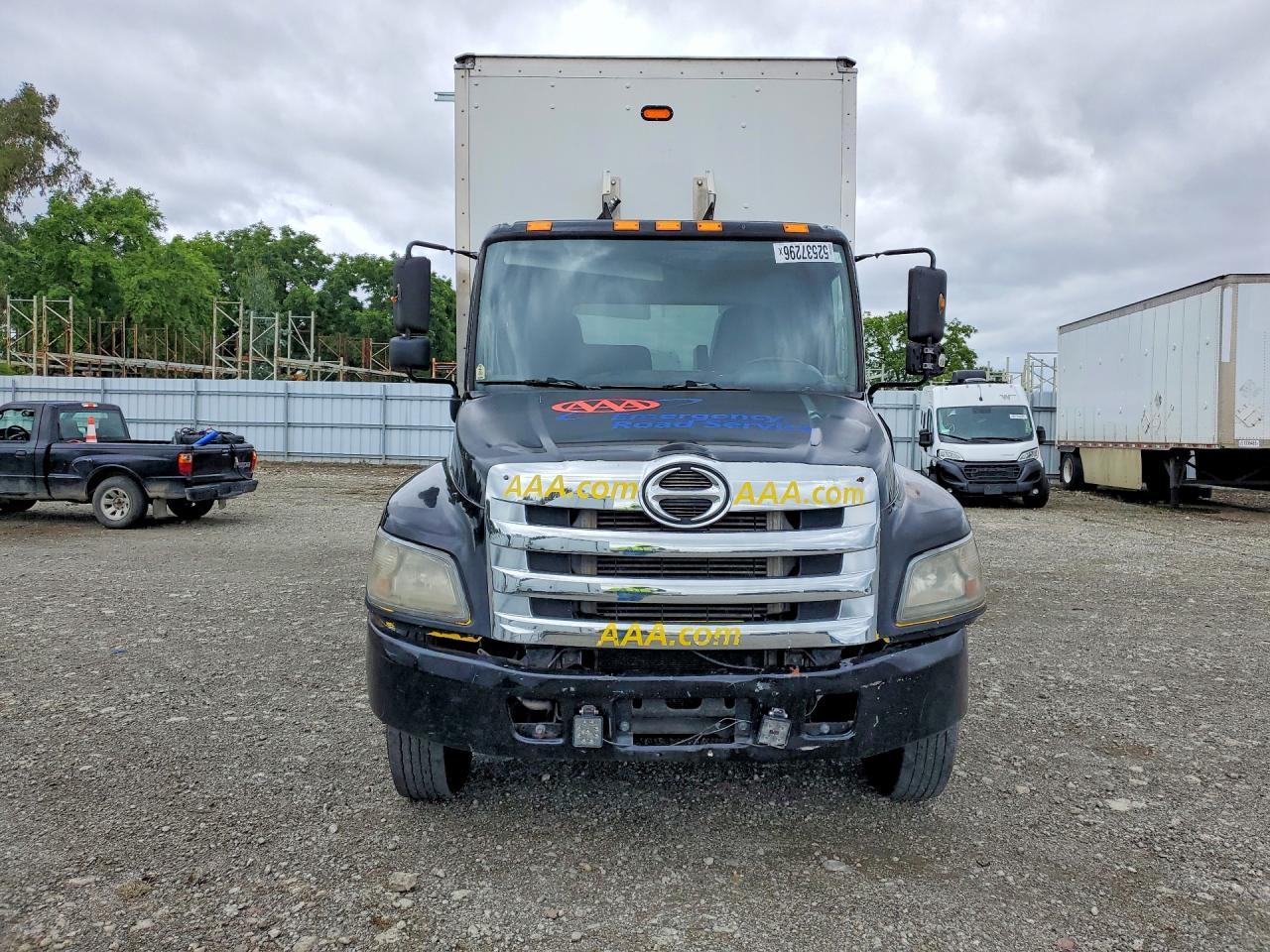 2012 Hino 258/268 BOX Truck