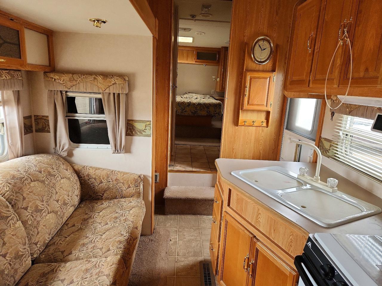 2004 Crossroads Recreational Vehicle (RV)