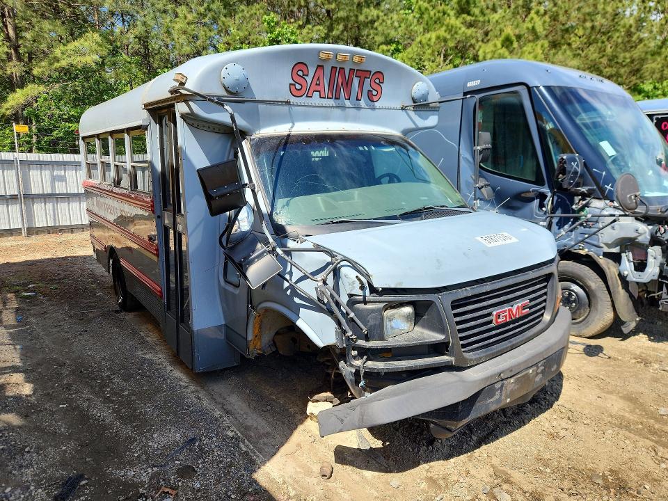 2003 GMC Savana Shuttle Bus