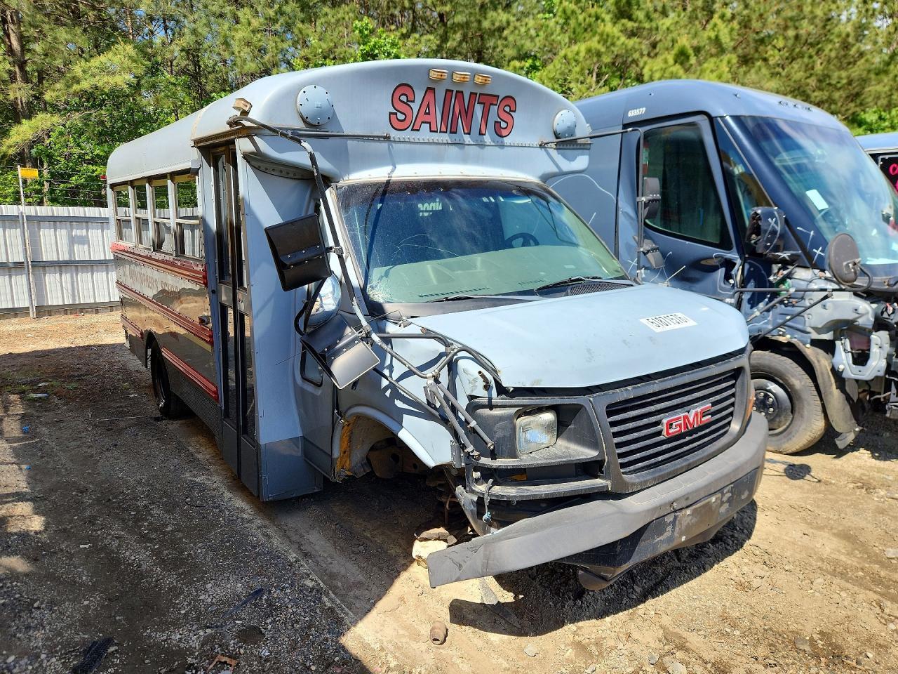 2003 GMC Savana Shuttle Bus