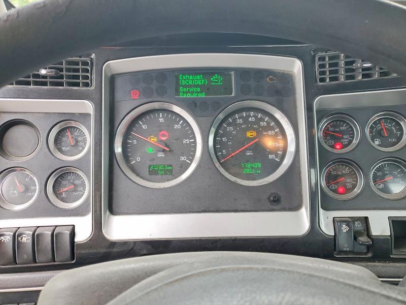 2012 Kenworth T800 Semi Truck