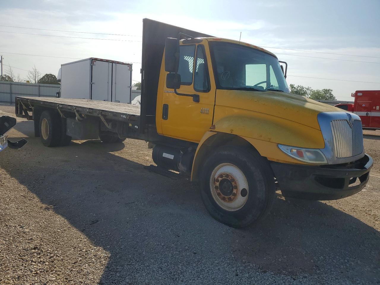 2007 International 4300 Flatbed Truck