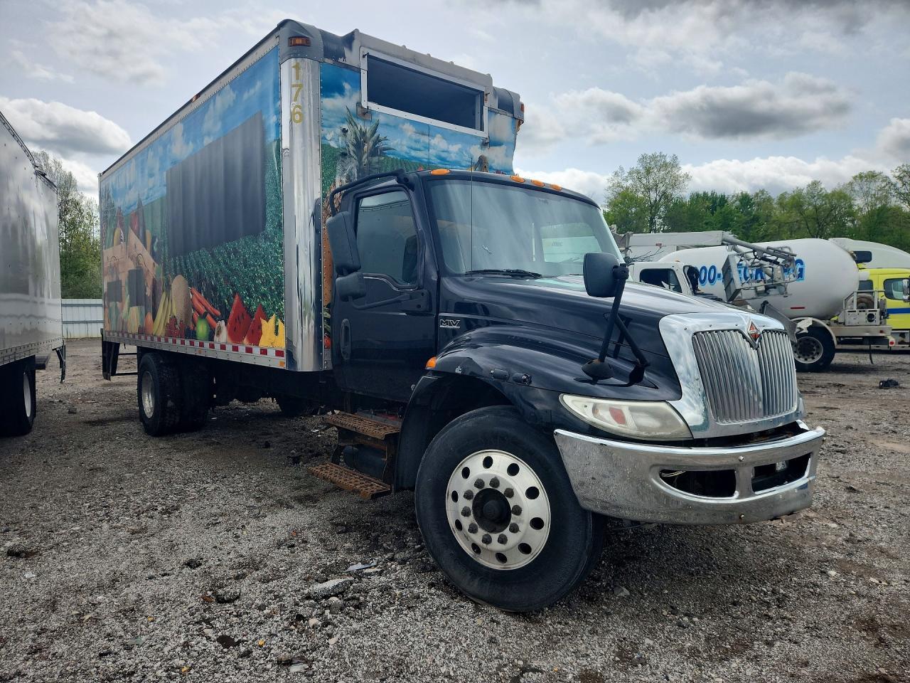 2020 International MV607-BOX Truck